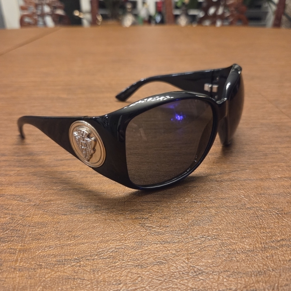 Women's Gucci Black Resin Oversize Medallion Sunglasses